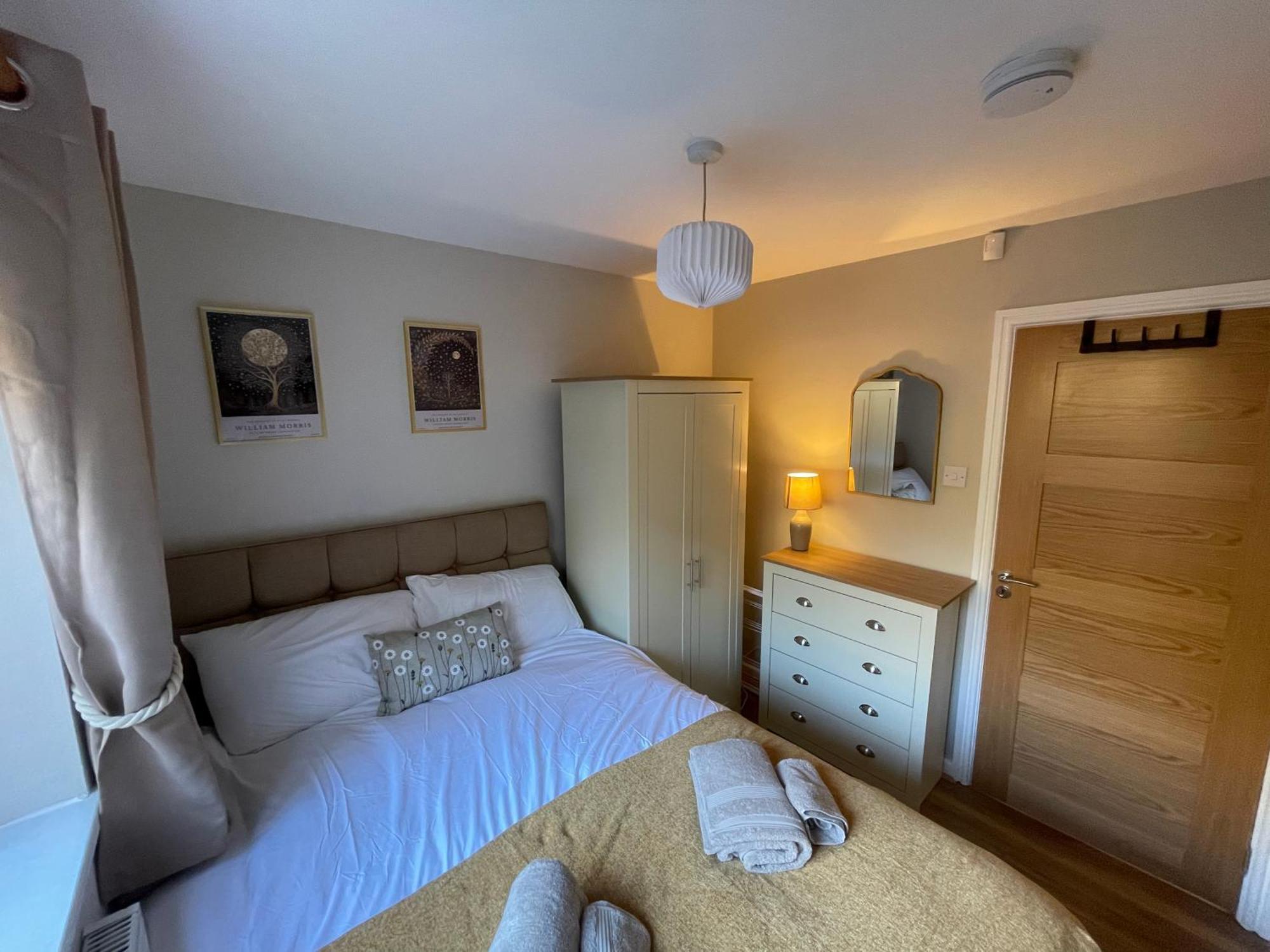 Flat 2b, 297 Gillott Road, B16 0rt * Birmingham