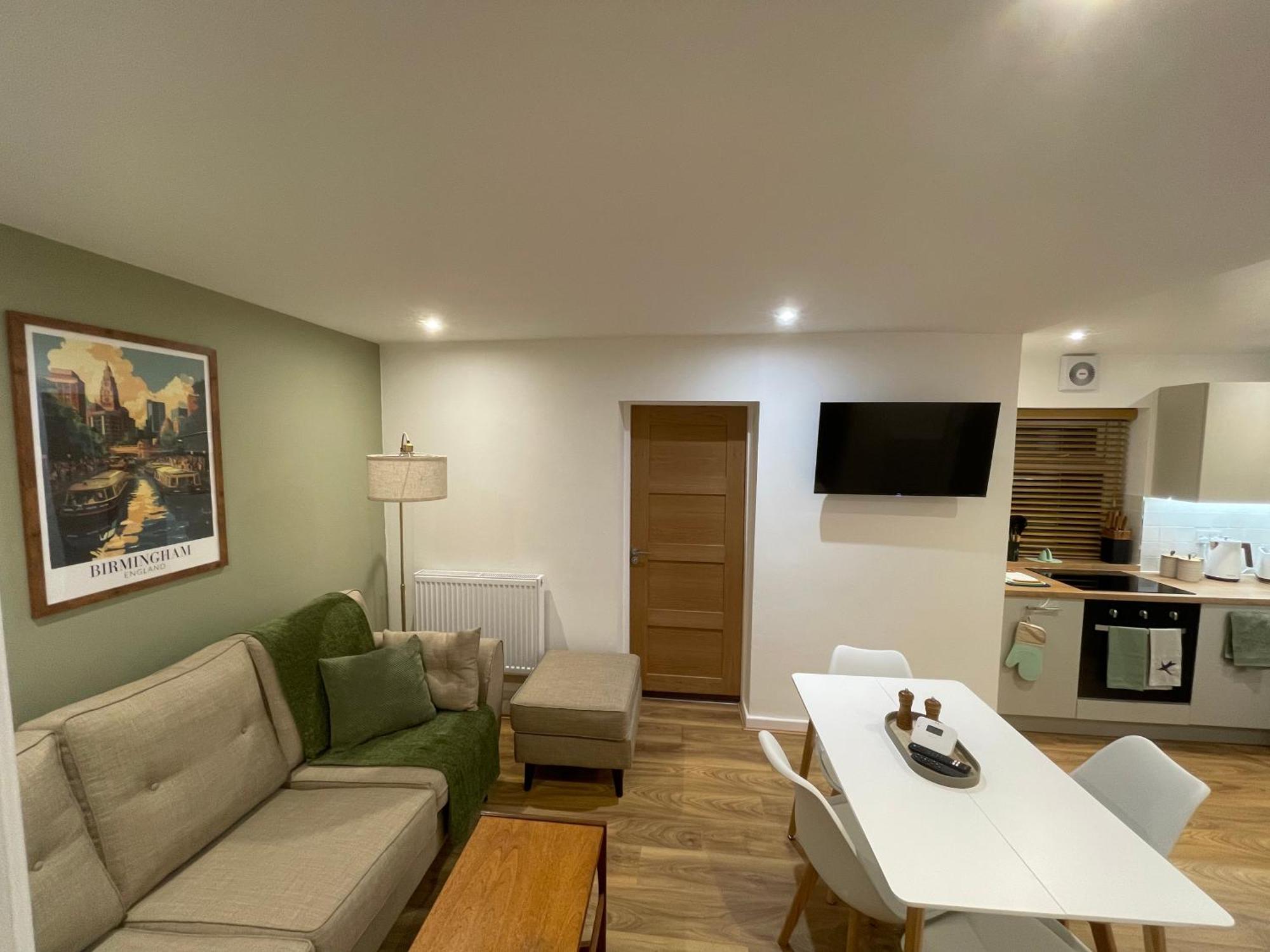 Flat 2b, 297 Gillott Road, B16 0rt Apartment *