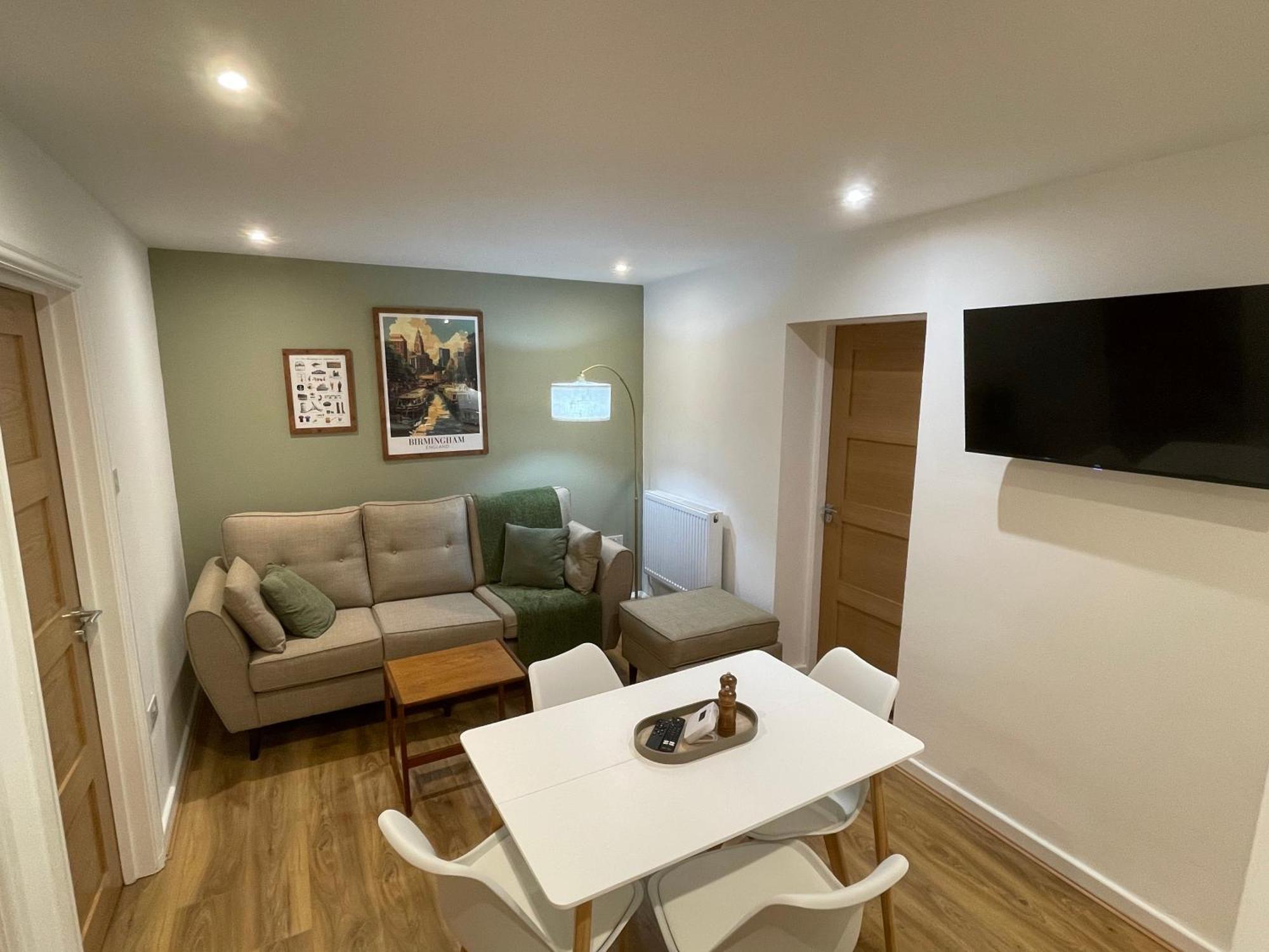 Flat 2b, 297 Gillott Road, B16 0rt Birmingham
